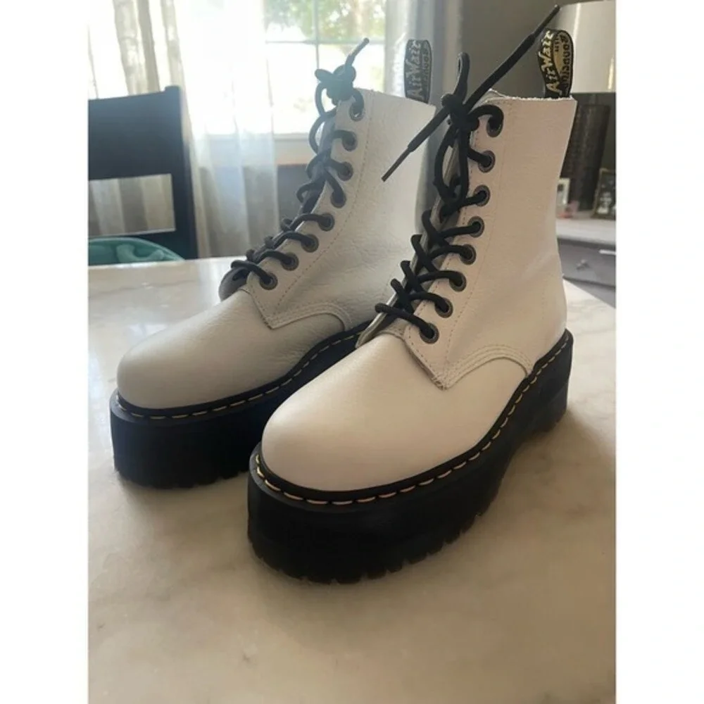 Dr. Martens *conditions new